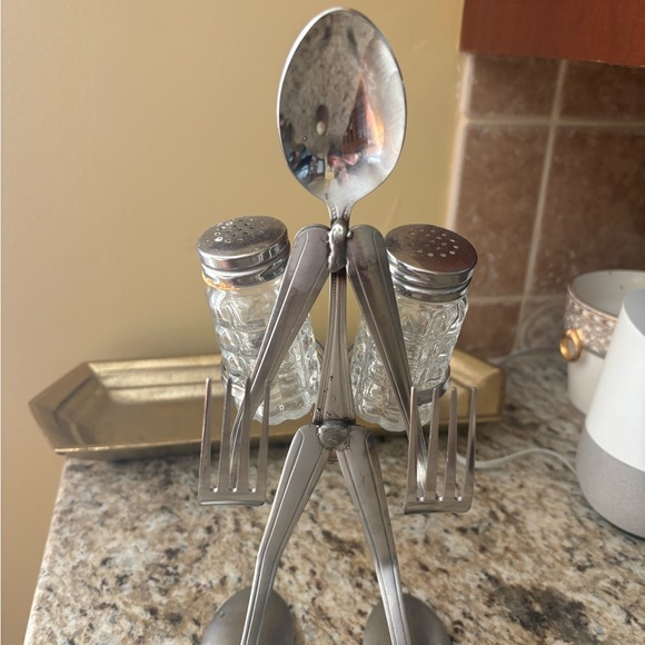 Unique artisan salt & pepper shaker napkin holder hand crafted from silverware - Picture 7 of 8